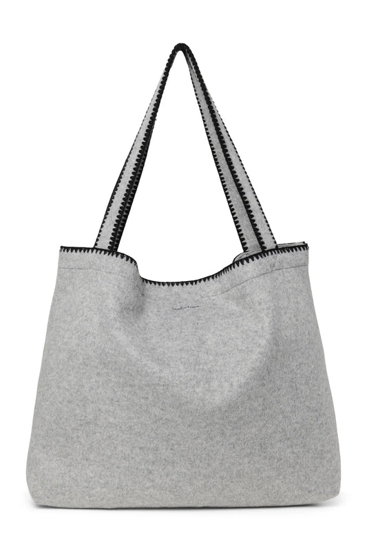 Graue, wollähnliche Müttertasche