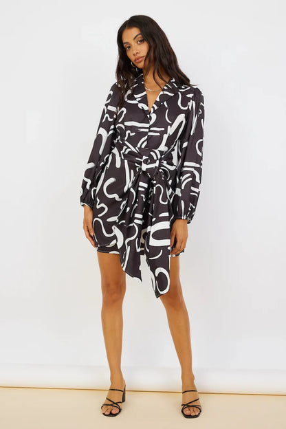 Less I Know Kleid Schwarz
