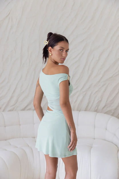 Forever Present Off-Shoulder Mini-Mesh-Kleid Salbeigrün