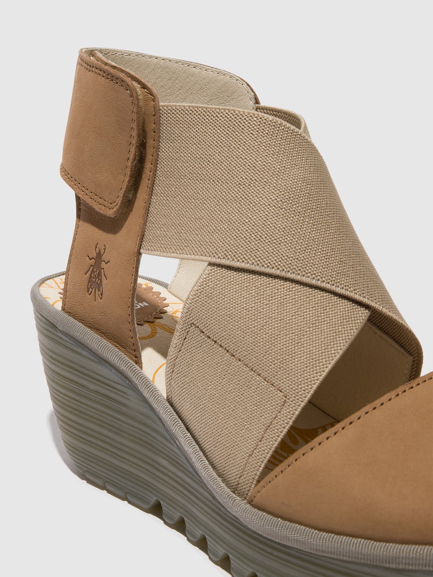 Crossover Sandals YUBA385FLY SAND