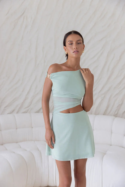 Forever Present Off-Shoulder Mini-Mesh-Kleid Salbeigrün