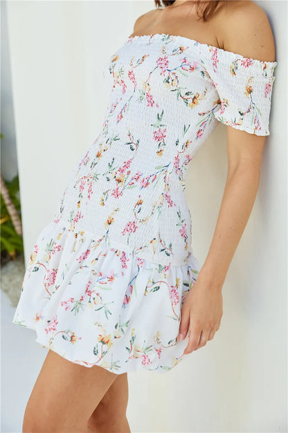 Mimi schulterfreies Minikleid Beige